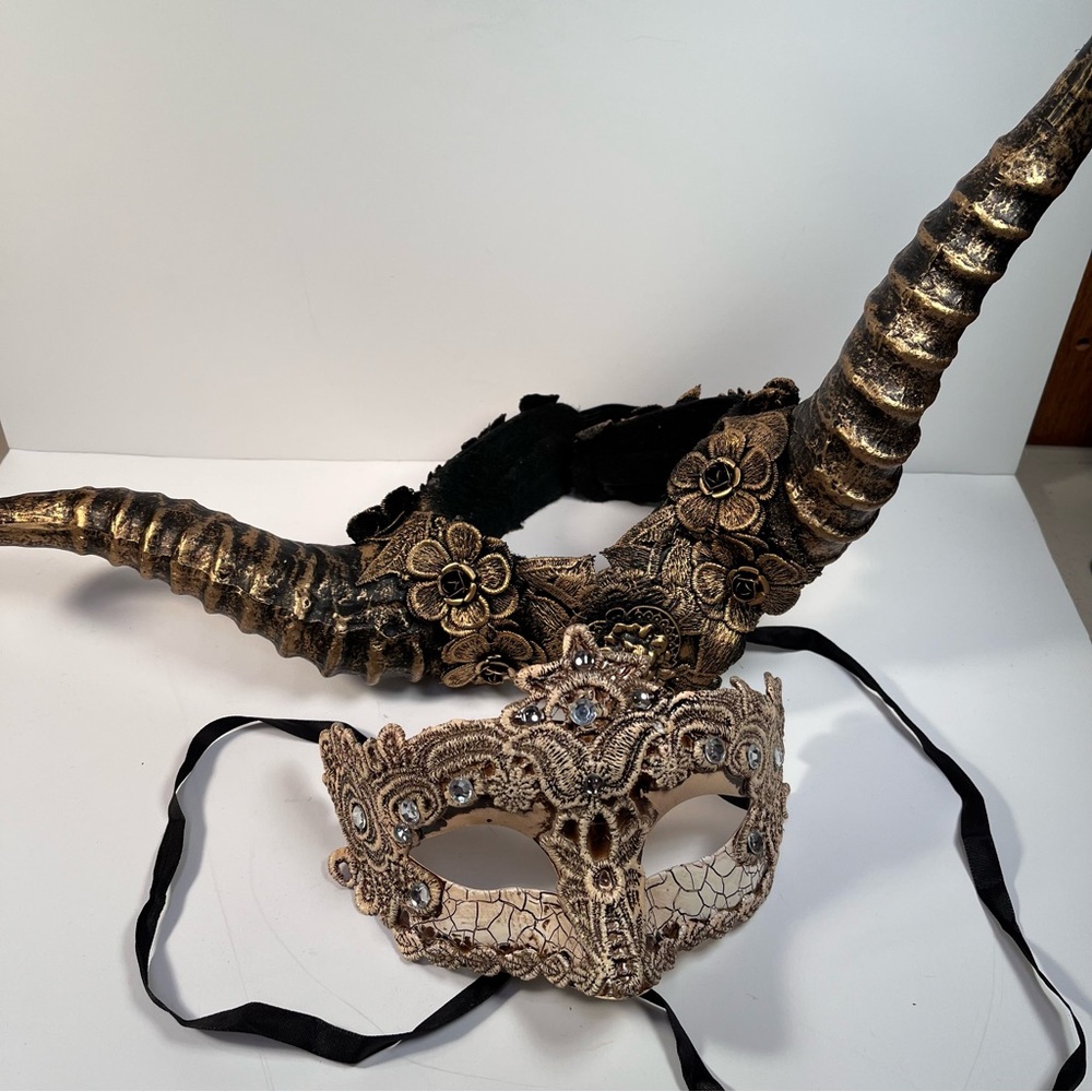 Masquerade Mask and head horns